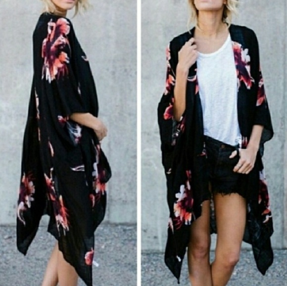 Stunning floral kimono - Picture 2 of 3